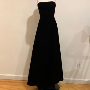 Scott McClintock Elegant Black Strapless Gown